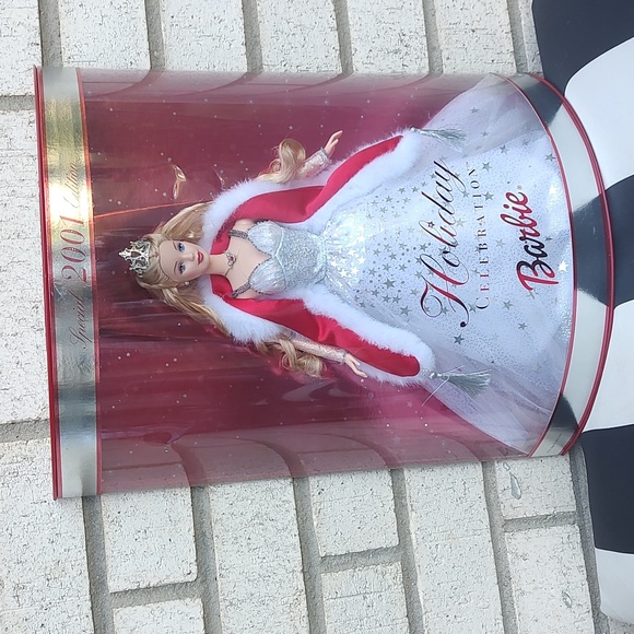 2001 Christmas Barbie - Picture 3 of 10